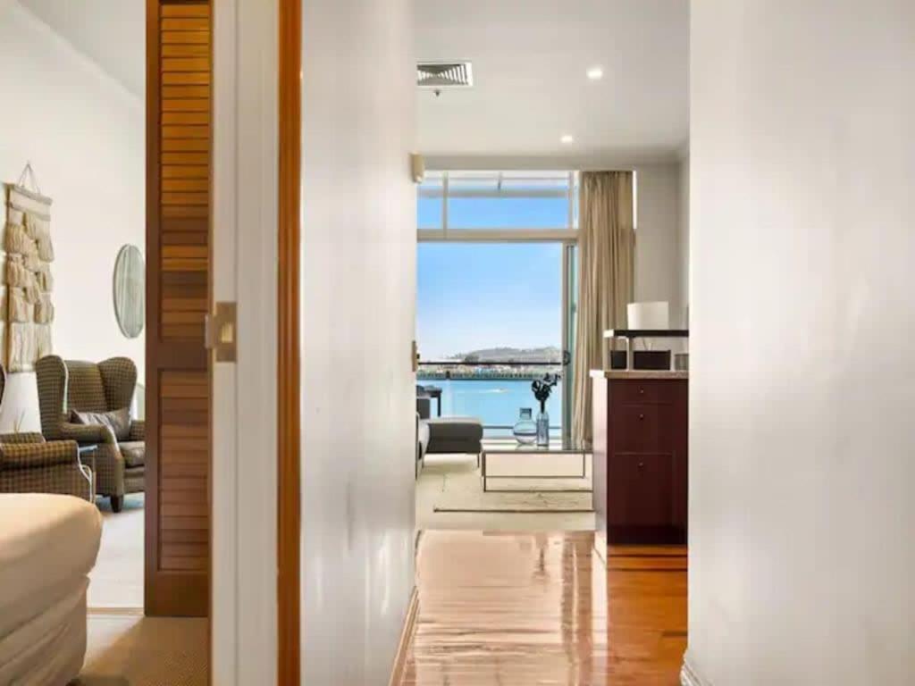 Relaxing Sea Wharf View Apartment Оукланд Екстериор снимка