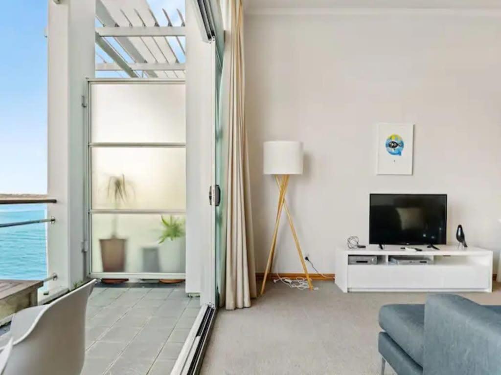 Relaxing Sea Wharf View Apartment Оукланд Екстериор снимка