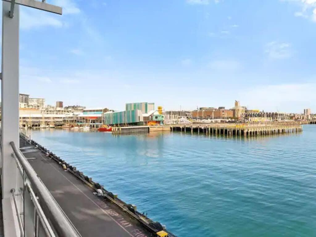 Relaxing Sea Wharf View Apartment Оукланд Екстериор снимка