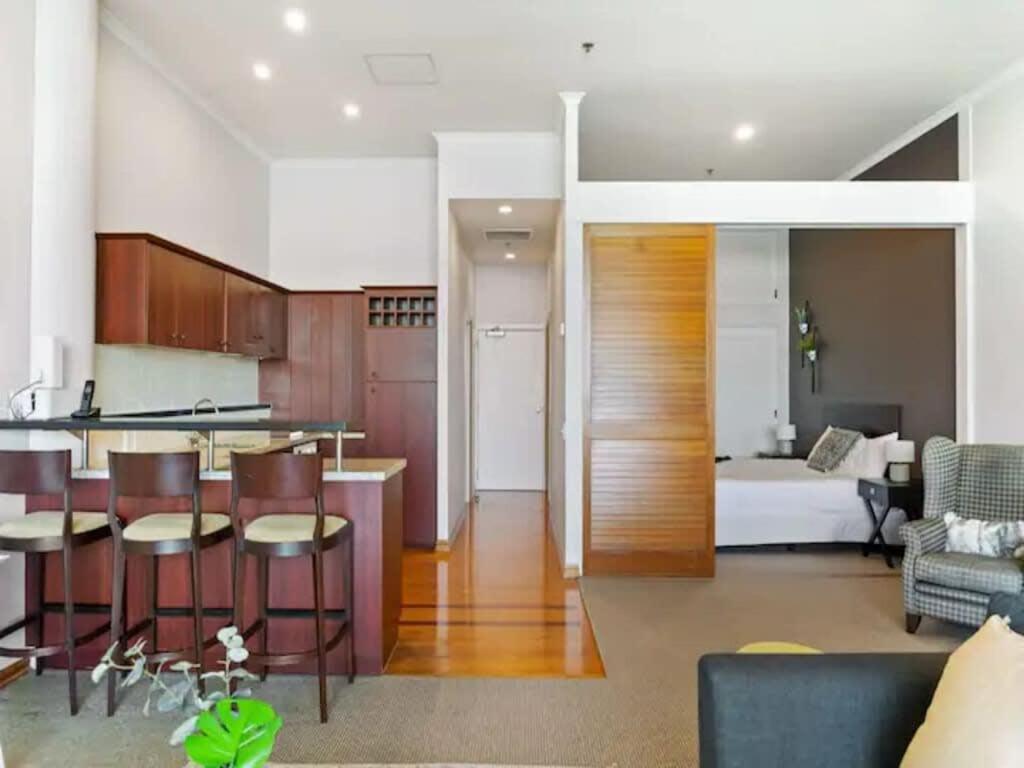 Relaxing Sea Wharf View Apartment Оукланд Екстериор снимка