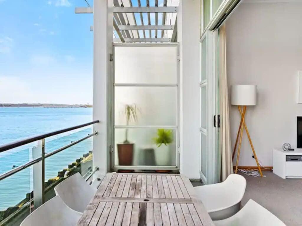 Relaxing Sea Wharf View Apartment Оукланд Екстериор снимка